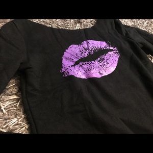 NWOT Women’s Black Pullover Sweater Lip GraphicM/L